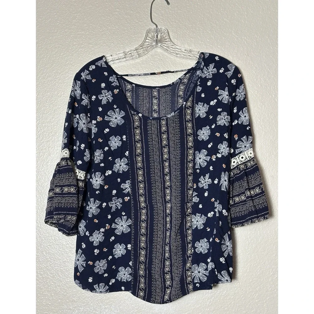 Anthropologie Entro Size Medium Navy Boho Floral Top Ruffle Sleeves with Lace - Picture 2 of 4